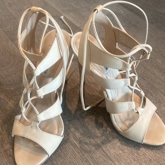 Steve Madden lace up nude heel - Picture 9 of 9